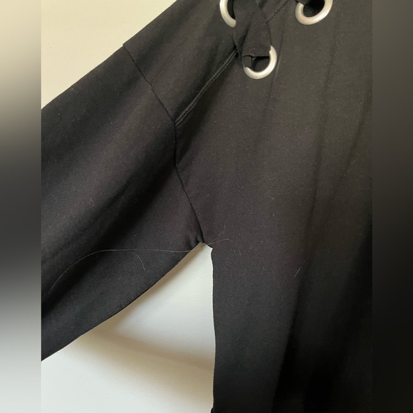 ❤️2/$50❤️[S] ZARA TRAFALUC Black Lace Up Silver Ring Ties LS Sweatshirt - Picture 4 of 6